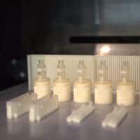 Abgebildet sind Beispiel-Prototypen aus dem 3D-Druck