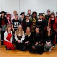 Gruppenfoto der verkleideten apra-Mitarbeiter an Karneval